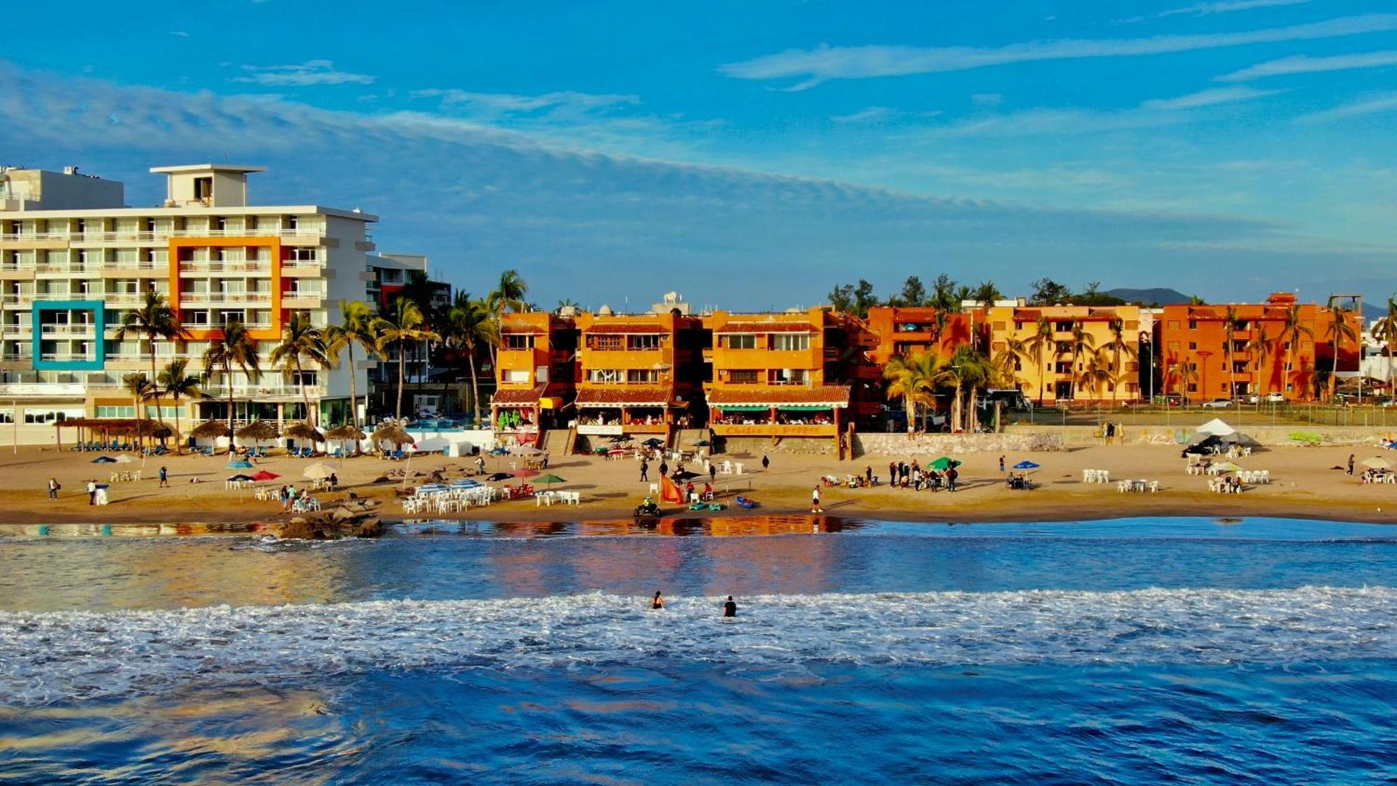 Playa Suites Mazatlán Exterior foto